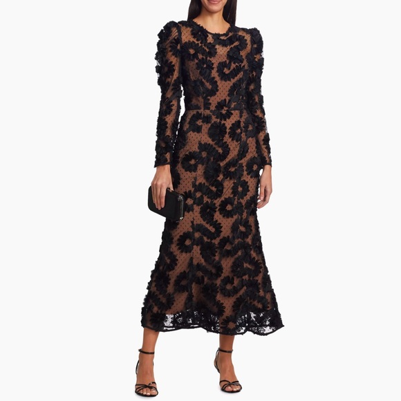 Elliatt Dresses & Skirts - NWT Elliatt Bossa Tulle Floral Appliqué Maxi Dress